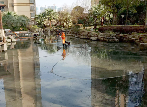 从江景观池淤泥清理